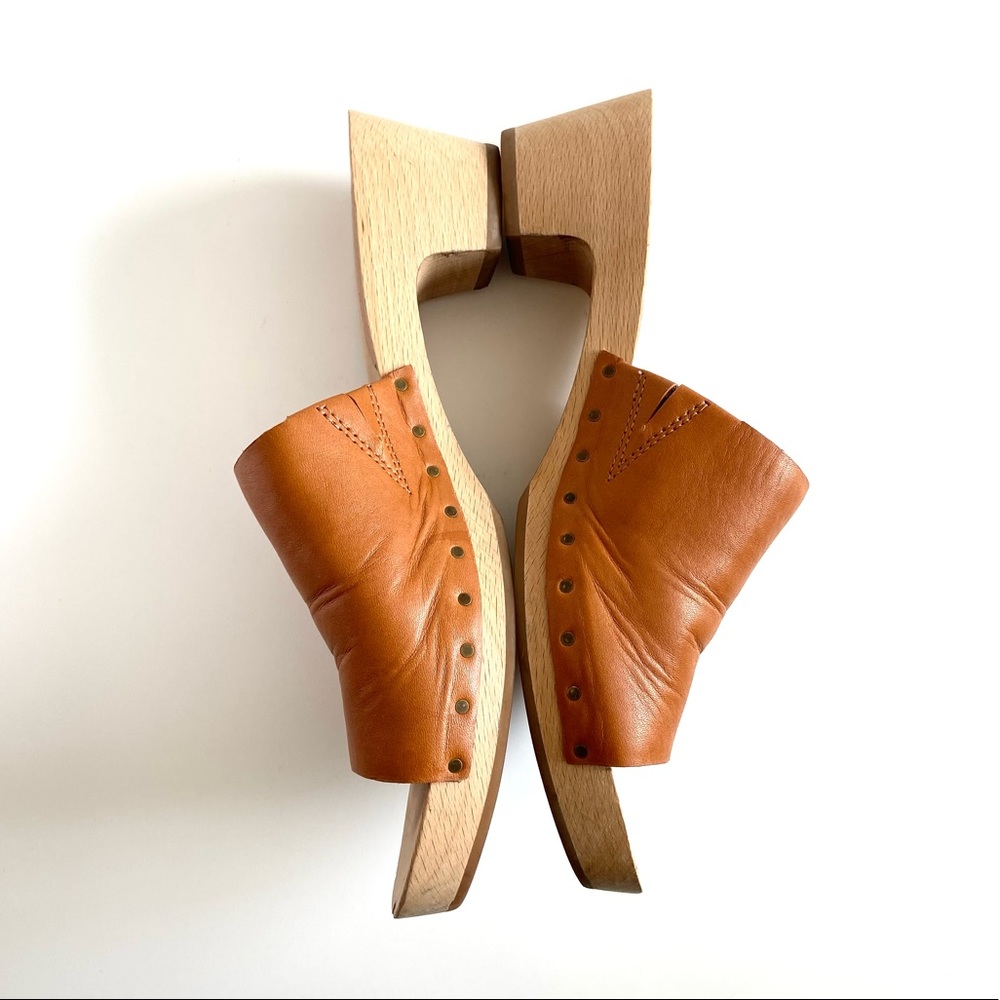 MADEWELL • The Evelyn Clog Slide Sandal in Burnished Caramel - Picture 4 of 16